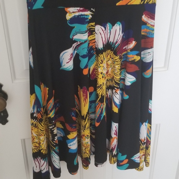 Wall St. Black Floral Crop Top & Maxi Skirt Set - Picture 5 of 8